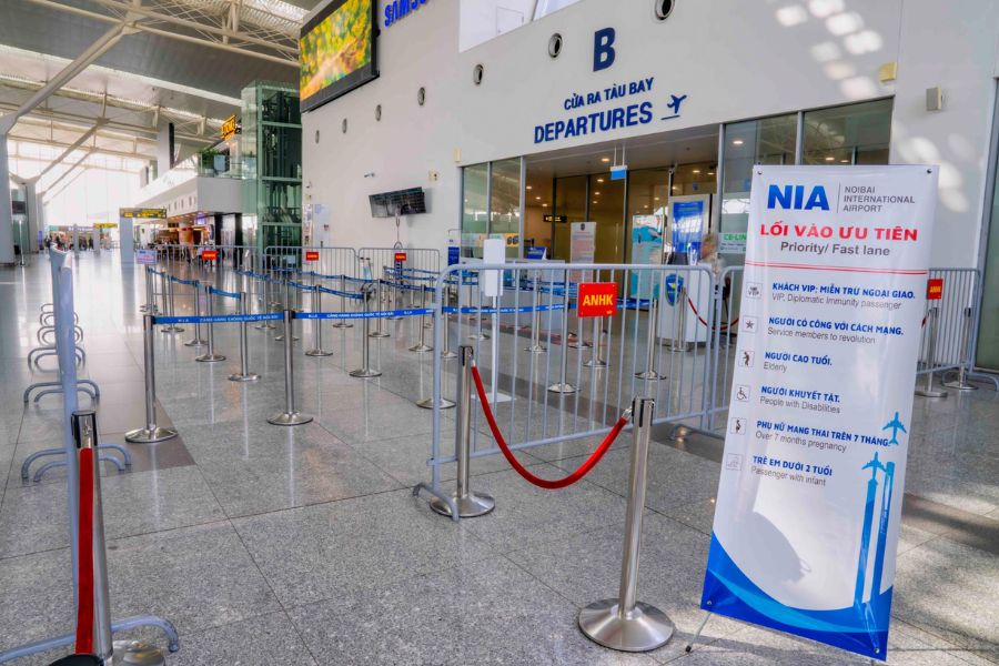 Vietnam Airport FastTrack priority entry lane at departures