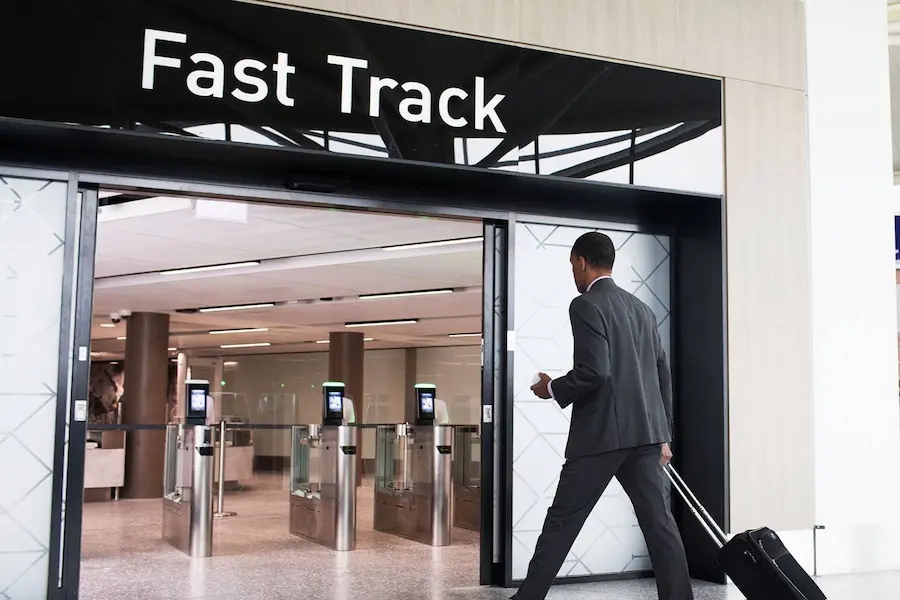 vietnam airport arrival fast track